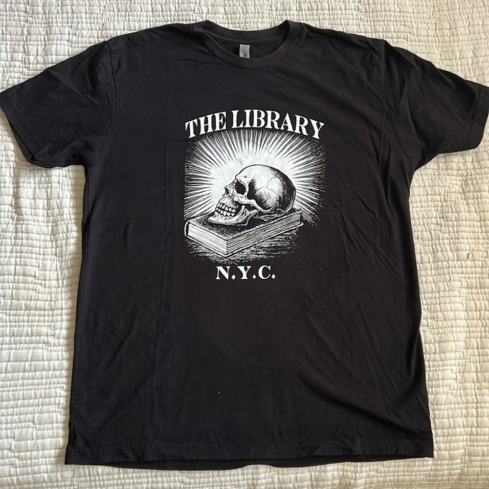 The Library NYC TShirt - NWT - size L